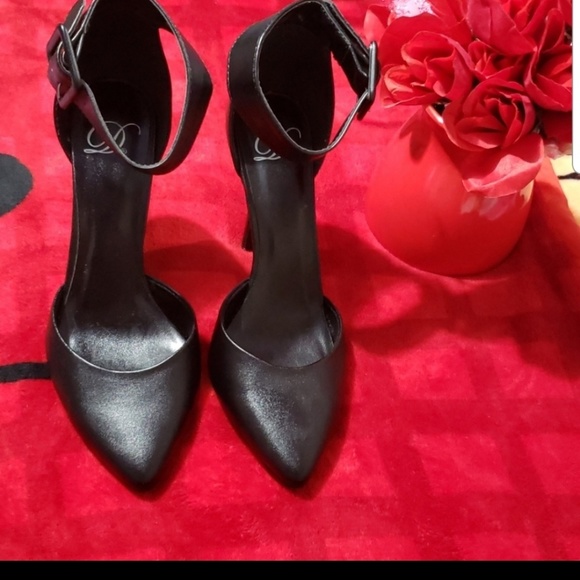 HEAR IN D Shoes - hear in  D  women's shoes heels black 8.1/2